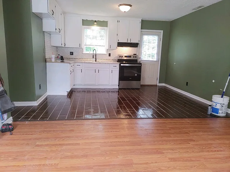 242 Sissom Ln — Photo 7