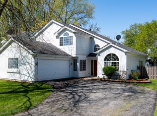 1512 Bur Oak Cir, Aurora, IL 60506