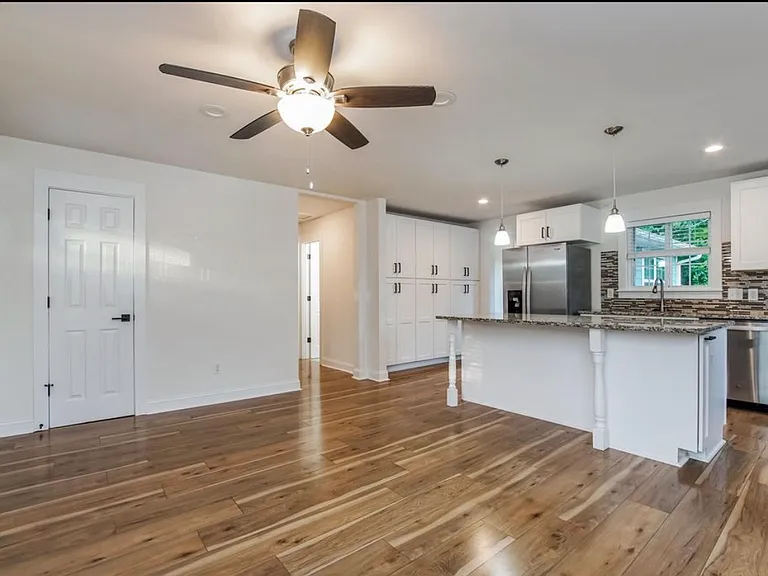 435 Lansing St — Photo 9