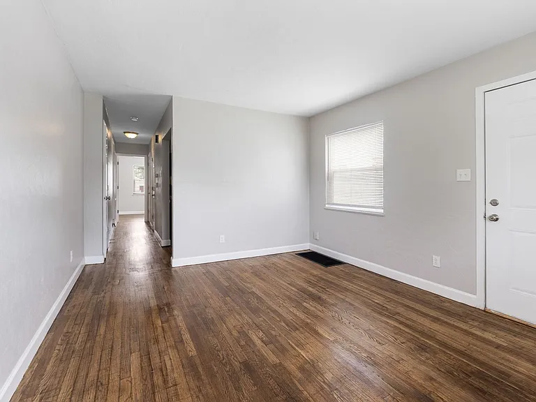 388-390 S Powell Ave — Photo 3