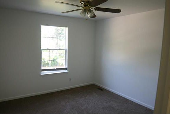 3rd image of 47094 Auburn Ct #9