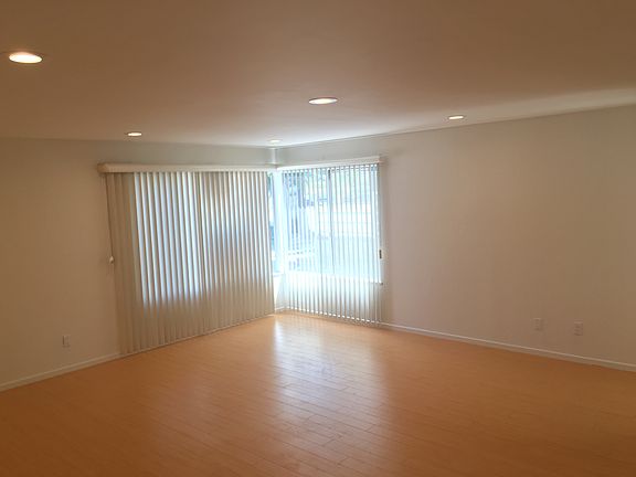 3rd image of 2320 Montrose Ave APT 1