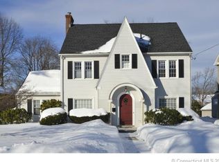 17 Griswold Dr, West Hartford, CT 06119
