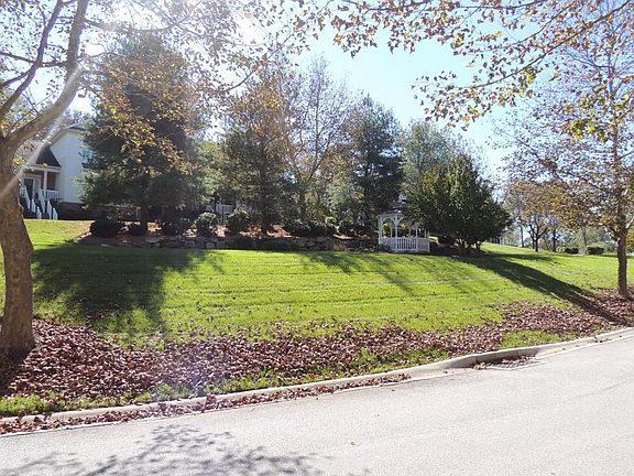 4th image of 410 Vineyard Ln