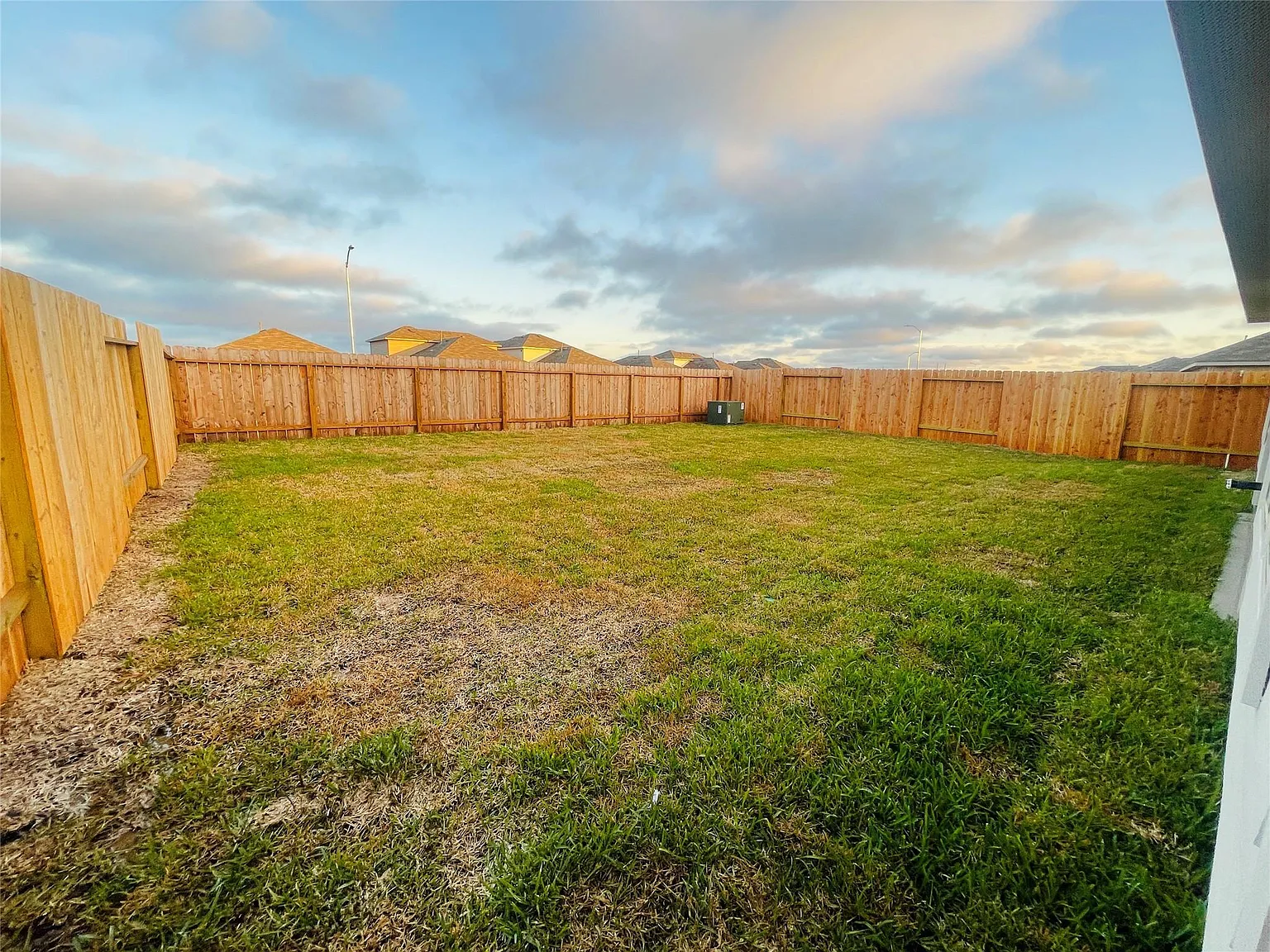 4 bed, 2.0 bath, 1702 sqft, $2,200 — Photo 4