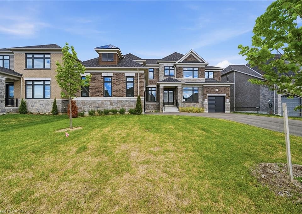 1st image of 25 Bellflower Cres