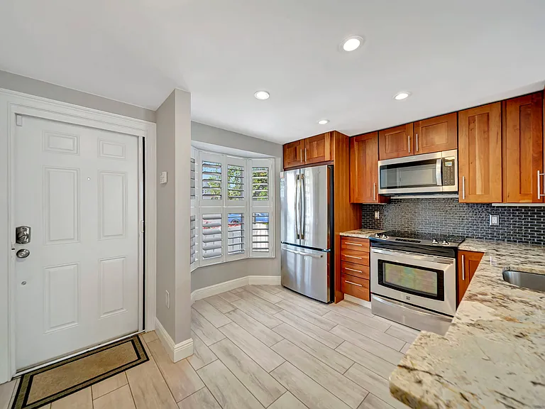 1012 E Jeffery St — Photo 18