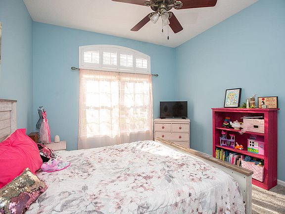 5th image of 1036 Dunstable Ln
