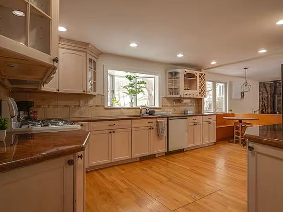 5th image of 12 Eagle Valley Rd #1