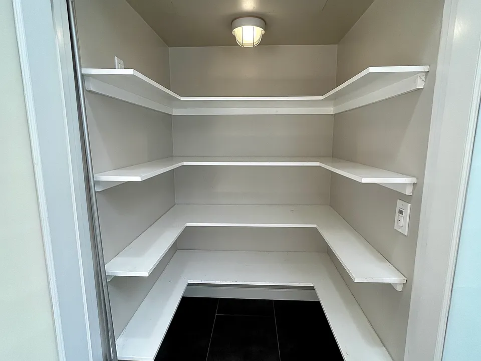 Kitchen pantry