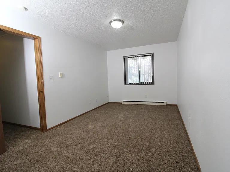 Sunburst Apts — Photo 10