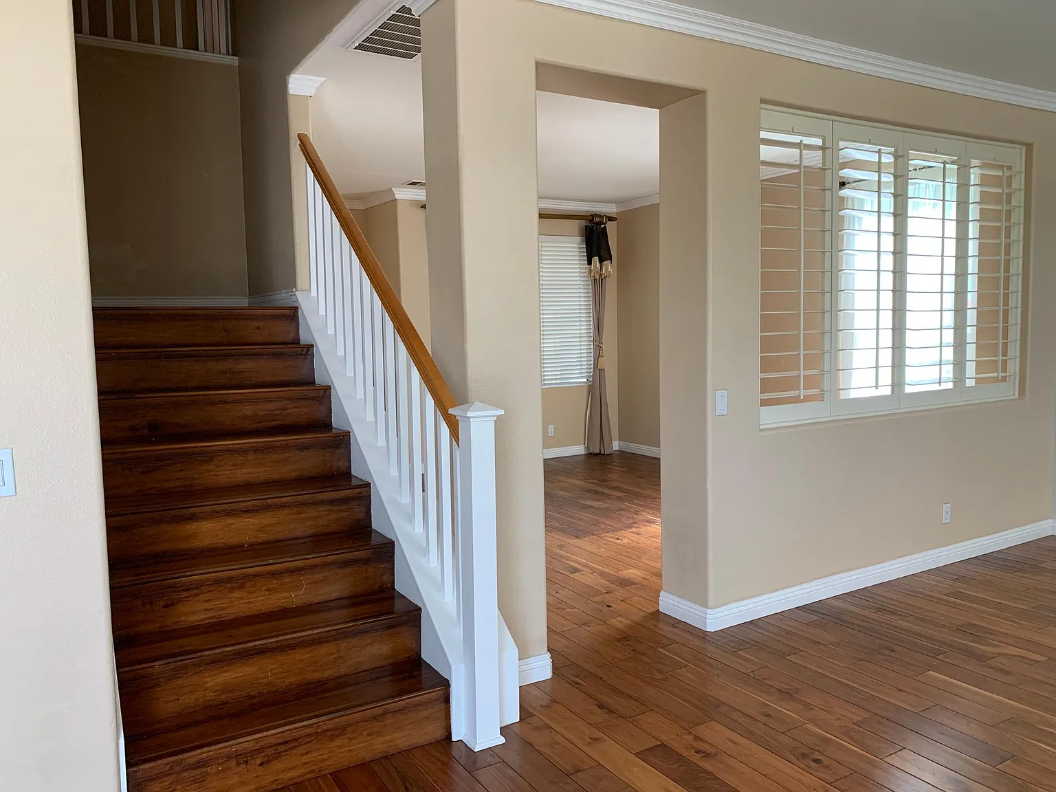4 bed, 2.5 bath, 2031 sqft, $5,350 — Photo 4