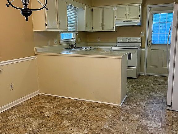 3rd image of 4702 Lawndale Dr Unit A