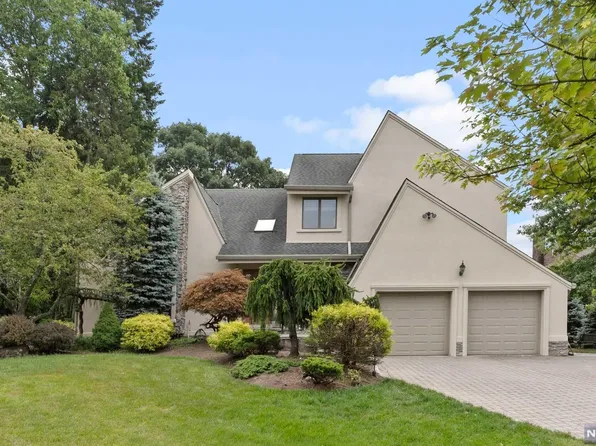45 Horizon Ct, Township Of Washington, NJ 07676