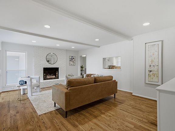 5th image of 939 Blue Lake Cir