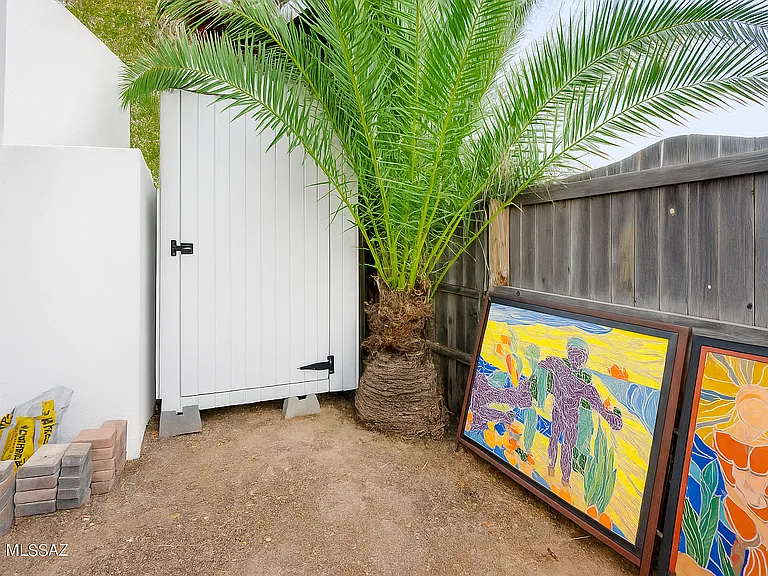 1228 N Norton Ave — Photo 26