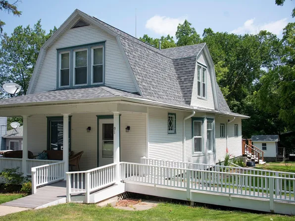 91 Williams St, Williams Bay, WI 53191