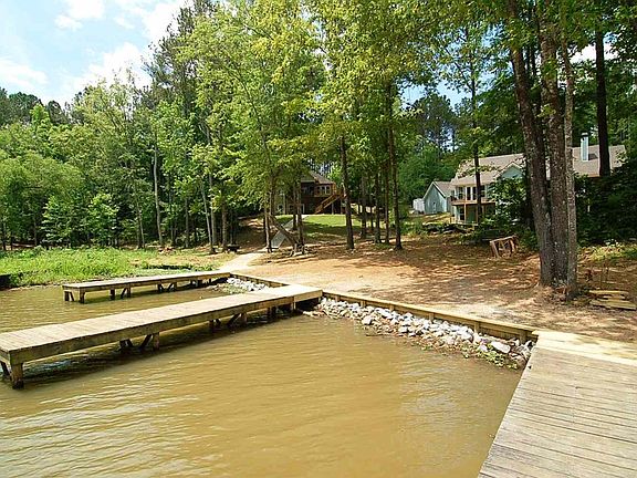3rd image of 1481 Northwoods Dr