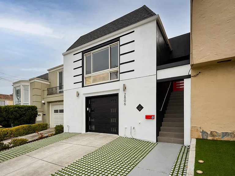 2806 36th Ave — Photo 3