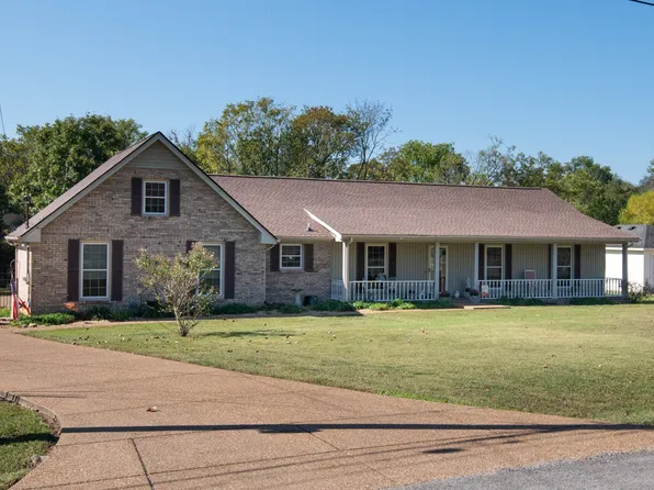 227 Brookhaven Dr, Gallatin, TN 37066