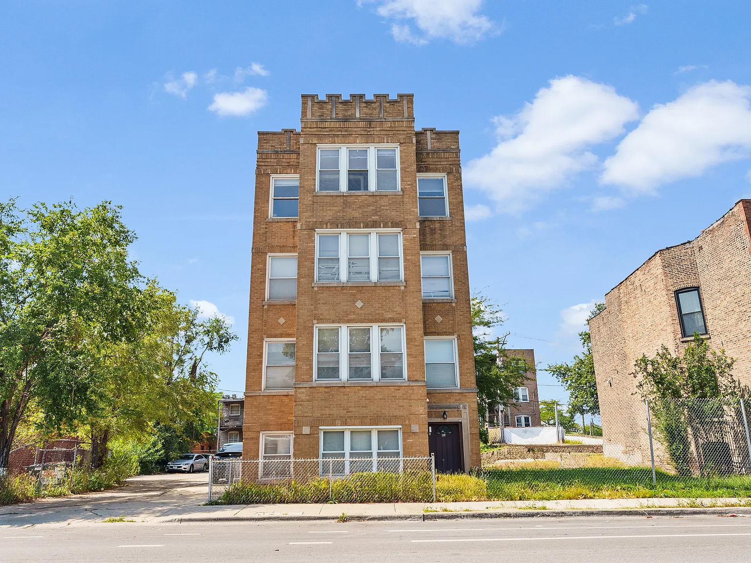 3 bed, 1200 sqft, $1,800 — Photo 1