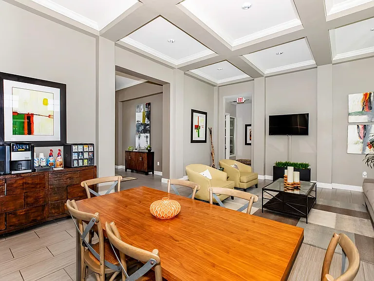 Pointe Royale Apartments — Photo 8