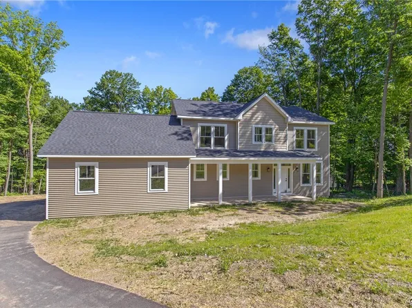 112 Topaz Trl, Syracuse, NY 13219