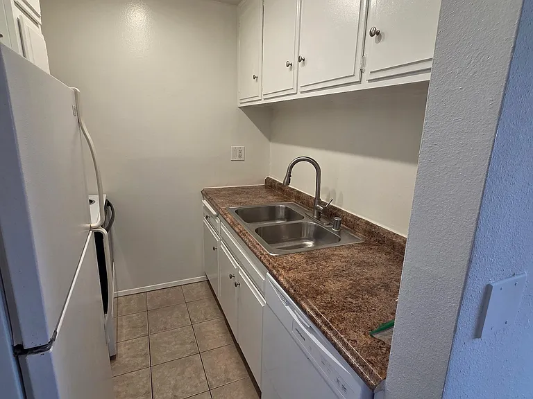 423 S Holt Ave #202 — Photo 11