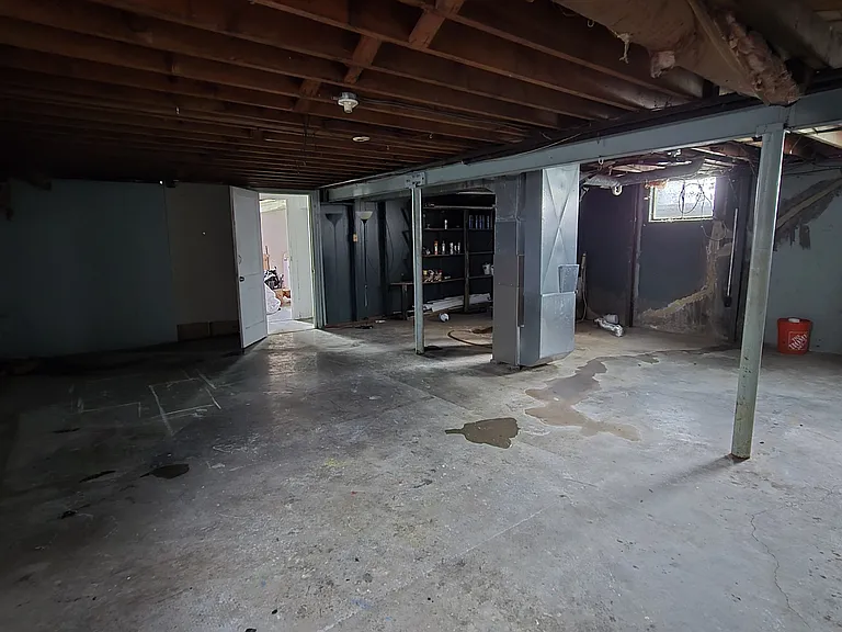 807 SW 6th St — Photo 9