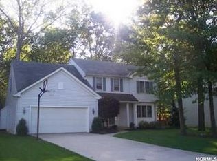 805 Hollyview Dr, Sheffield Lake, OH 44054