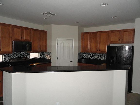 4th image of 15668 W Meadowbrook Ave