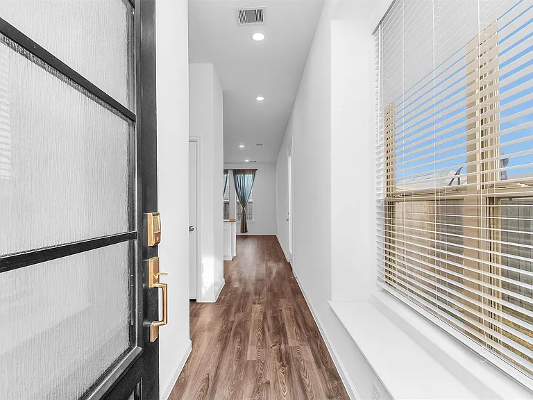 677 Royal Arch Dr — Photo 3