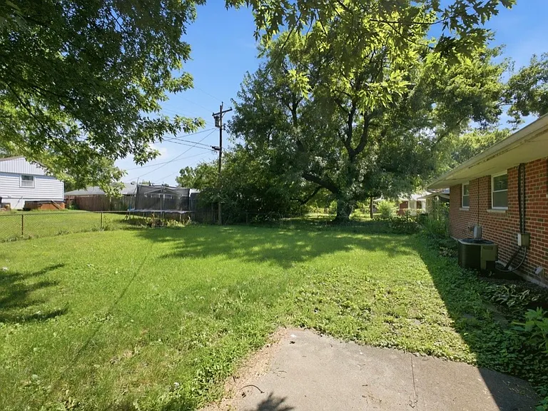 510 W Market St — Photo 21