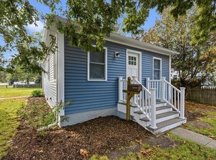 2536 W Shore Rd, Warwick, RI 02889