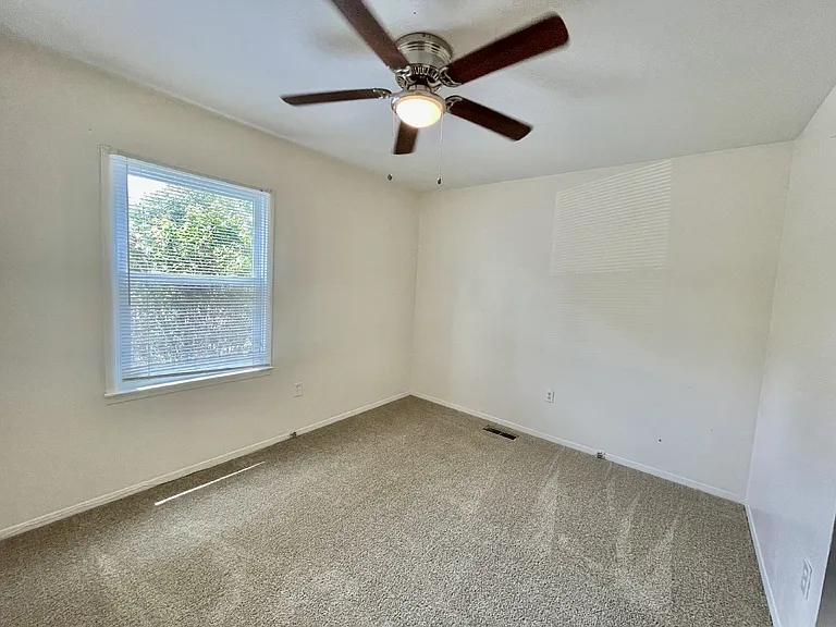 717 Rockwood Dr — Photo 9