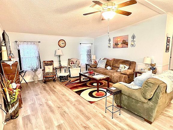 4th image of 1740 Conifer Ave #123