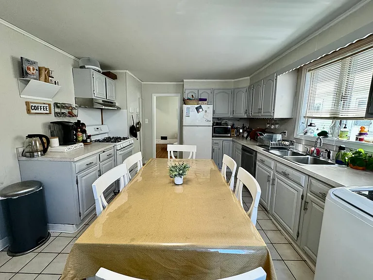 36 Simpson Ave #1 — Photo 6