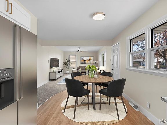 3rd image of 51 Woodlawn Dr