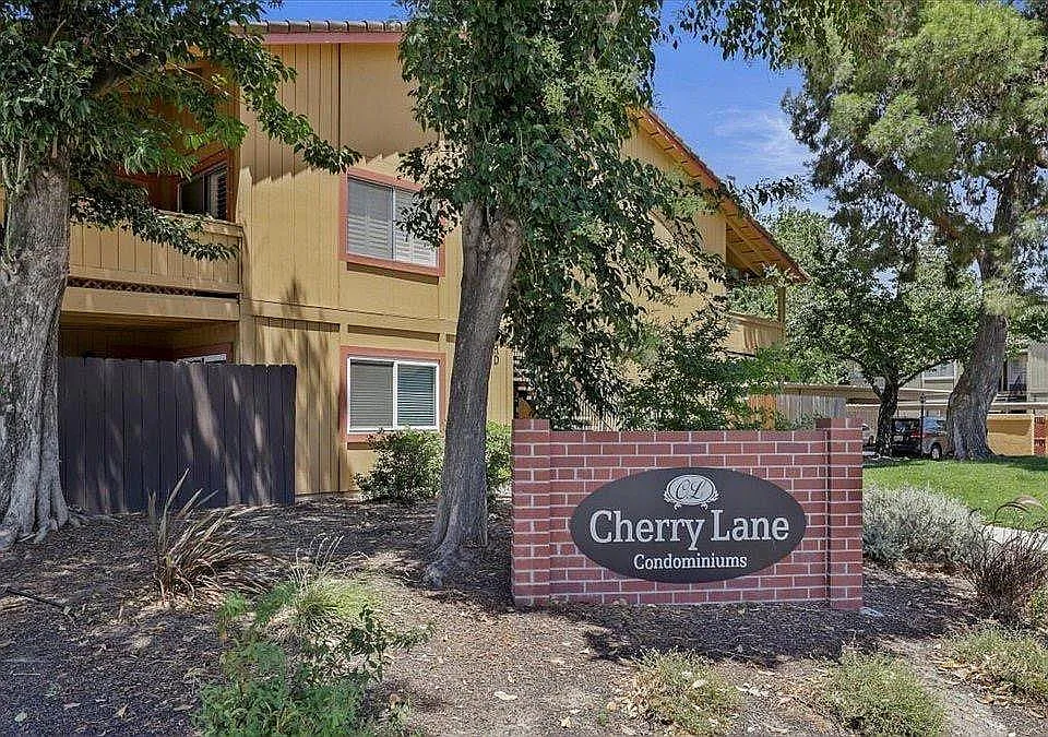 473 Cherry Ln APT C photo 1