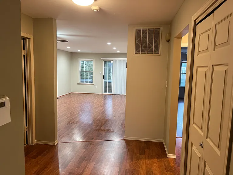 6B John Adams Ct #6B — Photo 3
