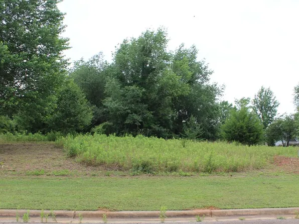 234 Wentworth Ln, Albany, GA 31721