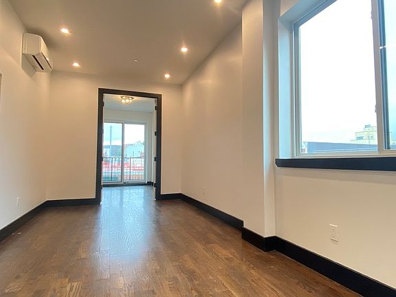 4th image of 344 Irving Ave #3C