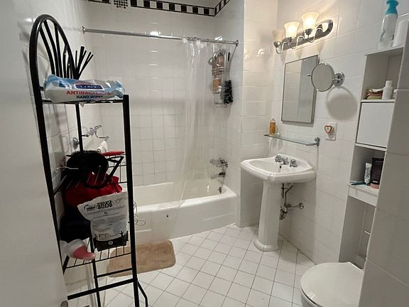 2nd image of 50 W 34th St APT 18A11