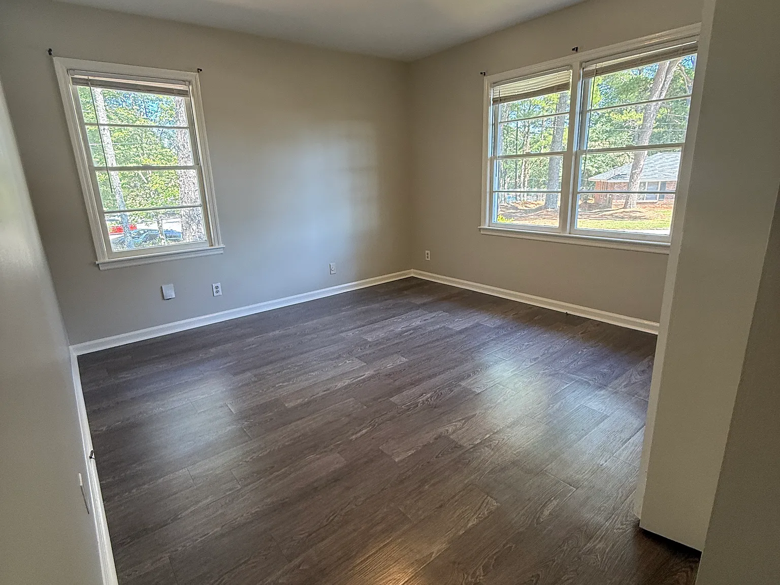 484 W Crogan St — Photo 4