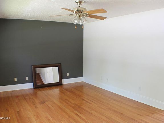 4th image of 220 Overland Dr