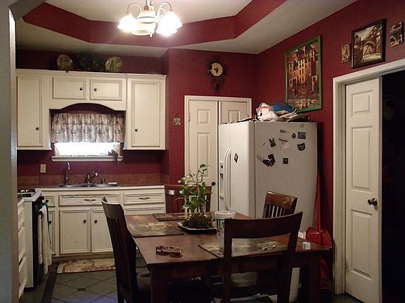 Kitchen and breakfast