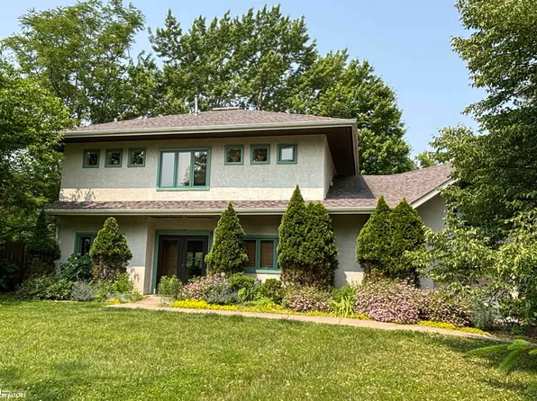 1204 Lakeview Dr, Fairfield, IA 52556