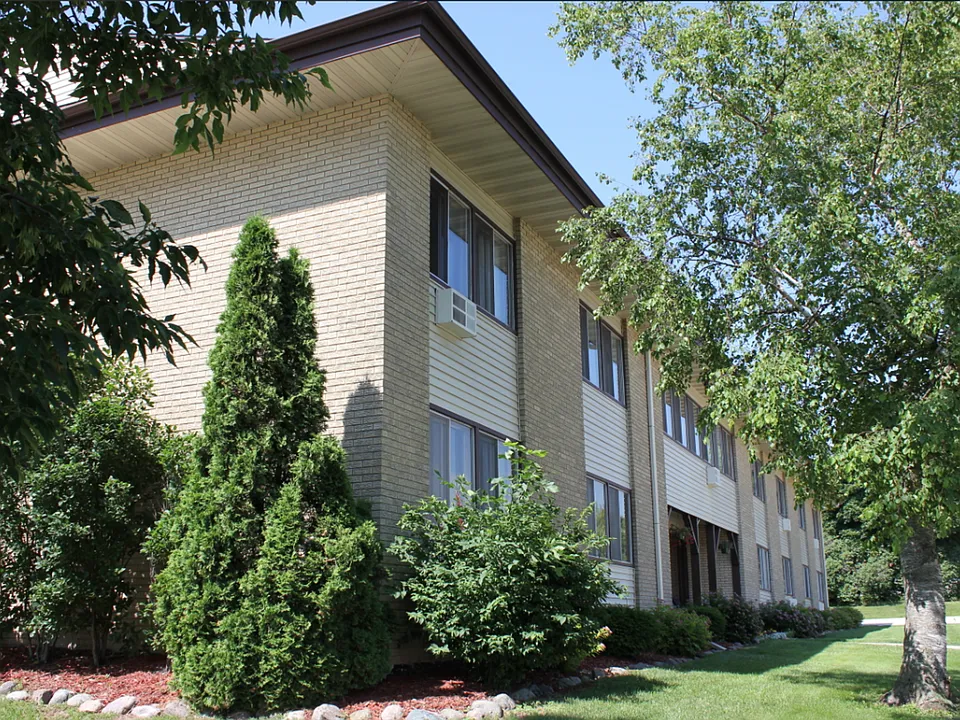 Lakeshore North Apartments