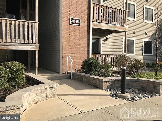 4811 Ravens Crest Dr