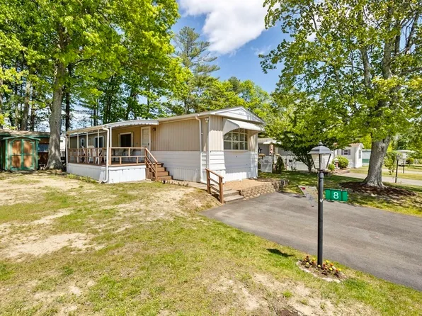 8 Debby Ln, Raynham, MA 02767